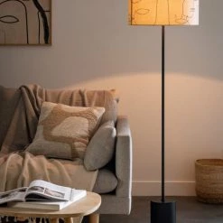 Maisons Du Monde Lampadaires Lampadaire En Métal Noir, Bois D'acacia Et Abat-jour En Coton écru à Motifs Visages H145 -Luminaires Contemporain Soldes lampadaire en metal noir bois d acacia et abat jour en coton ecru a motifs visages h145 1000 2 21 221257 4