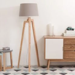 Maisons Du Monde Lampadaires Lampadaire Trépied En Paulownia Et Abat-jour Gris H150 -Luminaires Contemporain Soldes lampadaire trepied en paulownia et abat jour gris h150 1000 10 16 146550 4