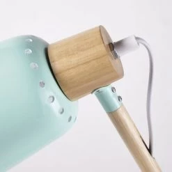 Maisons Du Monde Lampes De Chevet Enfant Lampe De Bureau En Métal Vert Et Hévéa -Luminaires Contemporain Soldes lampe de bureau en metal vert et hevea 1000 8 23 181653 4