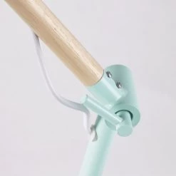 Maisons Du Monde Lampes De Chevet Enfant Lampe De Bureau En Métal Vert Et Hévéa -Luminaires Contemporain Soldes lampe de bureau en metal vert et hevea 1000 8 23 181653 5